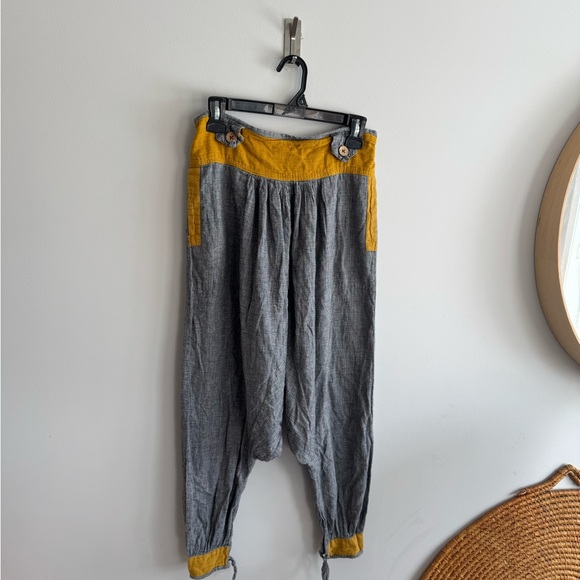 Black sheep women’s medium Gray and Yellow Pants - Picture 3 of 6